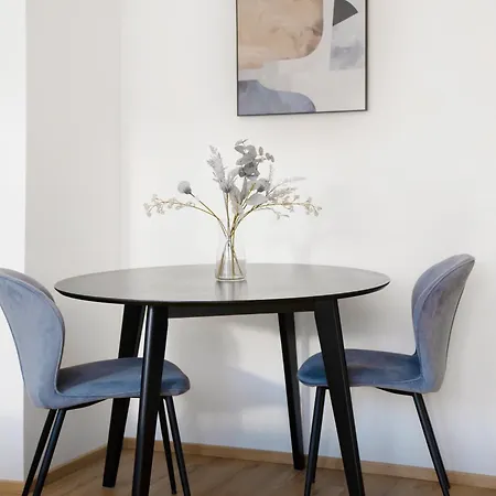 Easy Flat Main Plaza Apartment