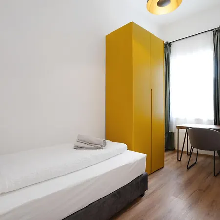 Easy Flat Main Plaza Apartment