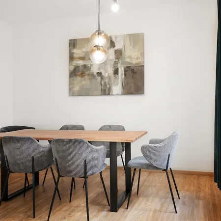 Easy Flat Main Plaza Apartment
